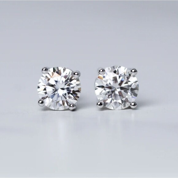 Jewelry - 2CT VVS1 Moissanite Luxury Stud Earrings Unisex
